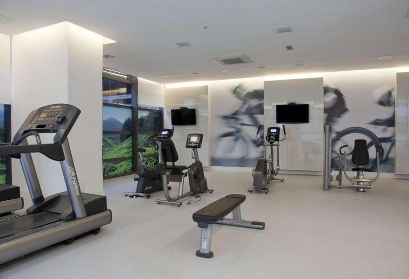 호텔 NH Curitiba The Five