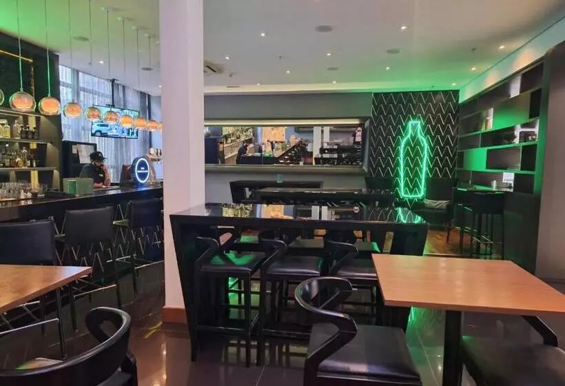 Hotelli NH Curitiba The Five