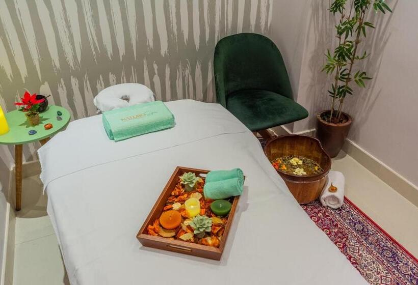 호텔 NH Curitiba The Five