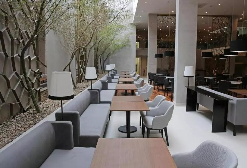 Hotelli NH Curitiba The Five