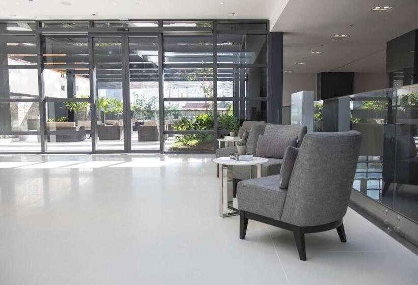 호텔 NH Curitiba The Five