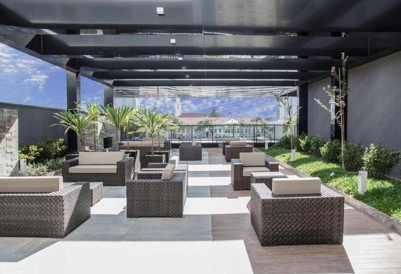 호텔 NH Curitiba The Five