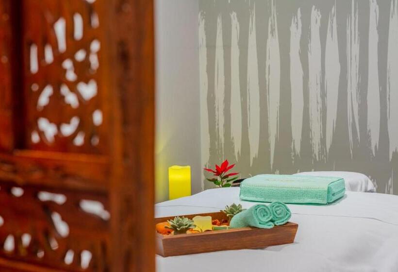 호텔 NH Curitiba The Five