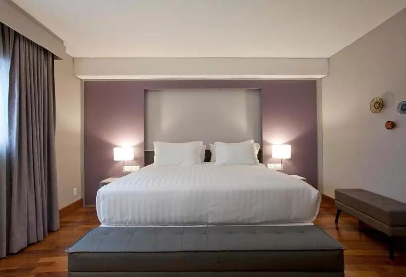 Hotelli NH Curitiba The Five