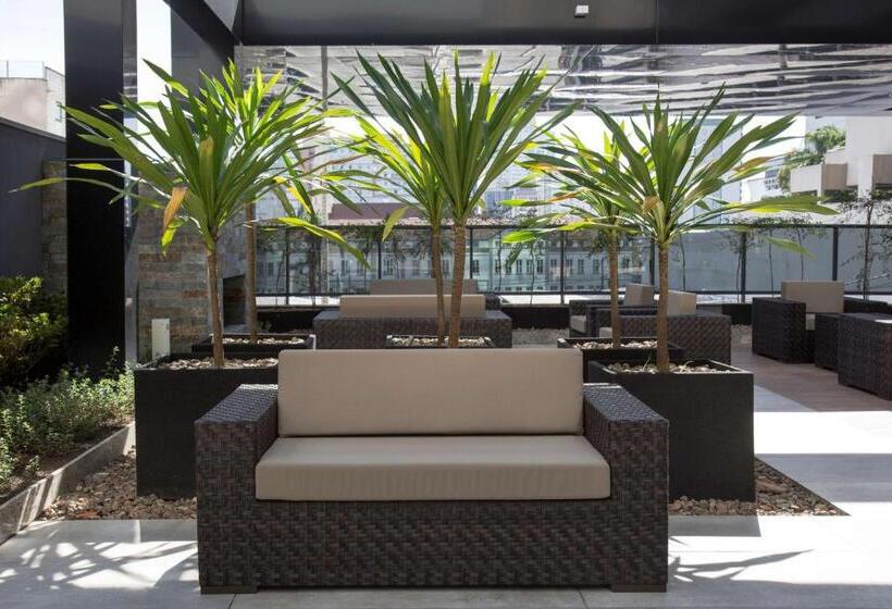 호텔 NH Curitiba The Five