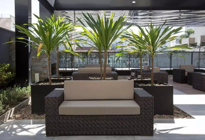 Hotelli NH Curitiba The Five