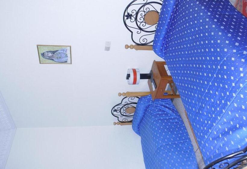 בית מלון כפרי Tiout