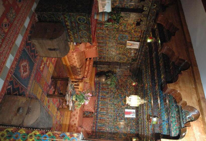 בית מלון כפרי Tiout