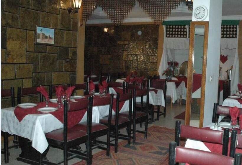 בית מלון כפרי Tiout