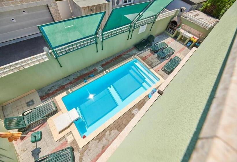 בית מלון כפרי Villa Punta Viktory