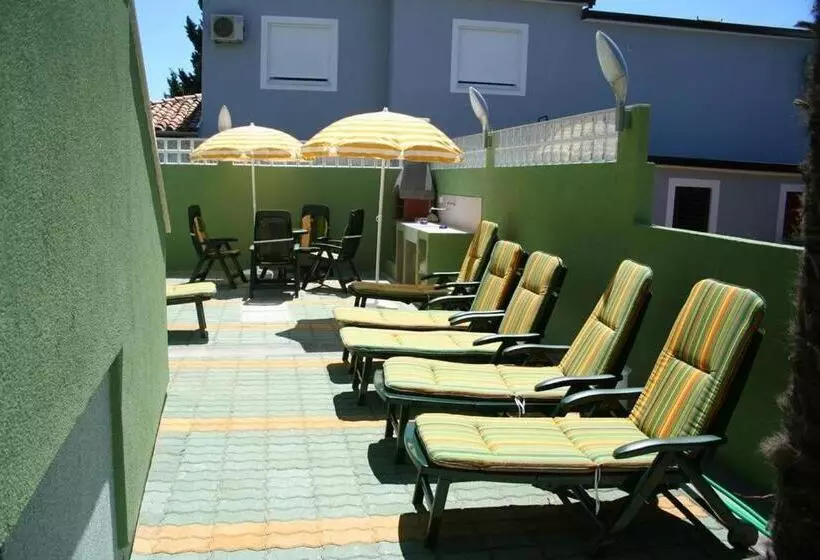 هتل Villa Punta Viktory