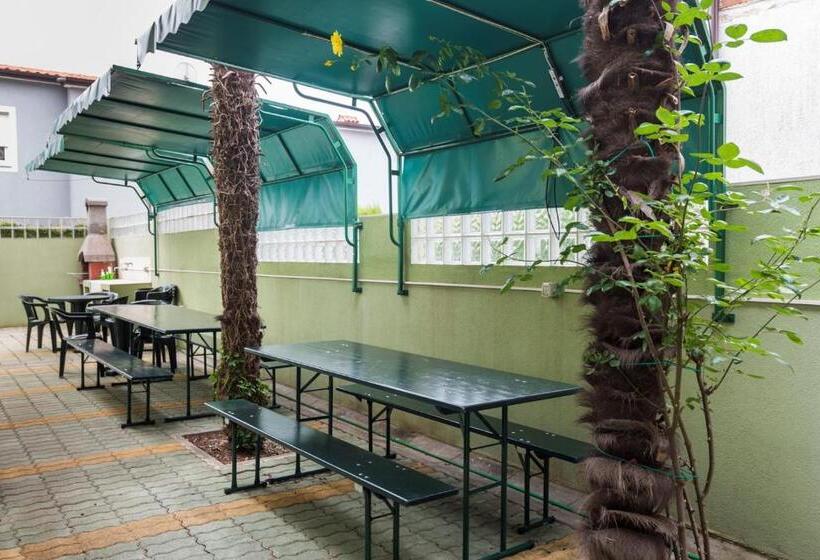 בית מלון כפרי Villa Punta Viktory