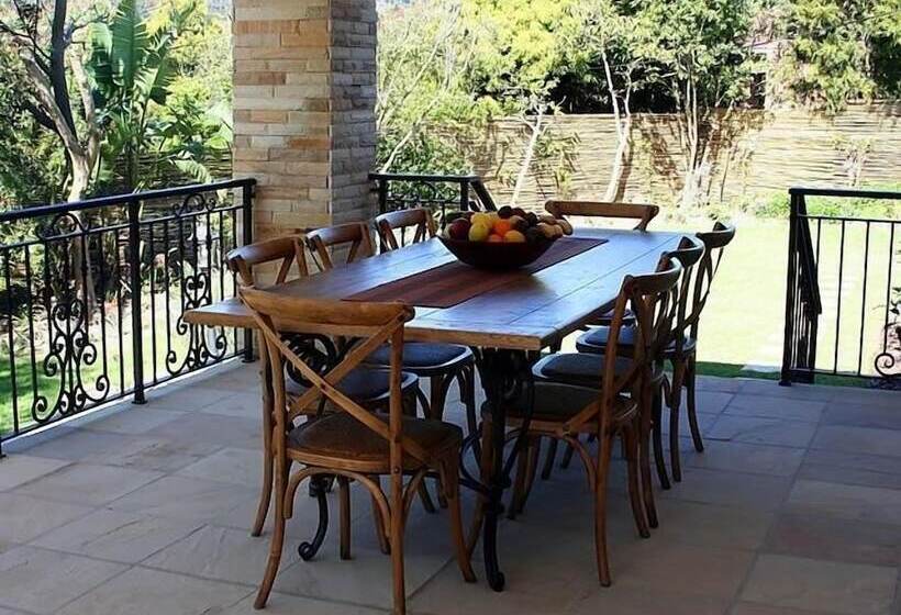 פנסיון Blaauwheim Guest House