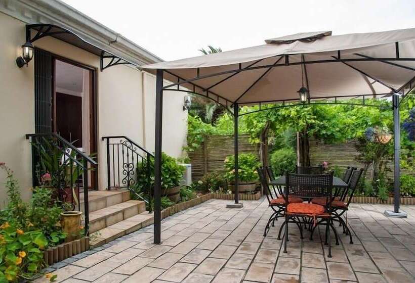 פנסיון Blaauwheim Guest House