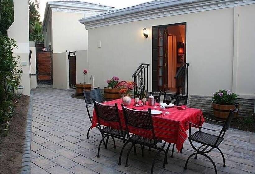 פנסיון Blaauwheim Guest House