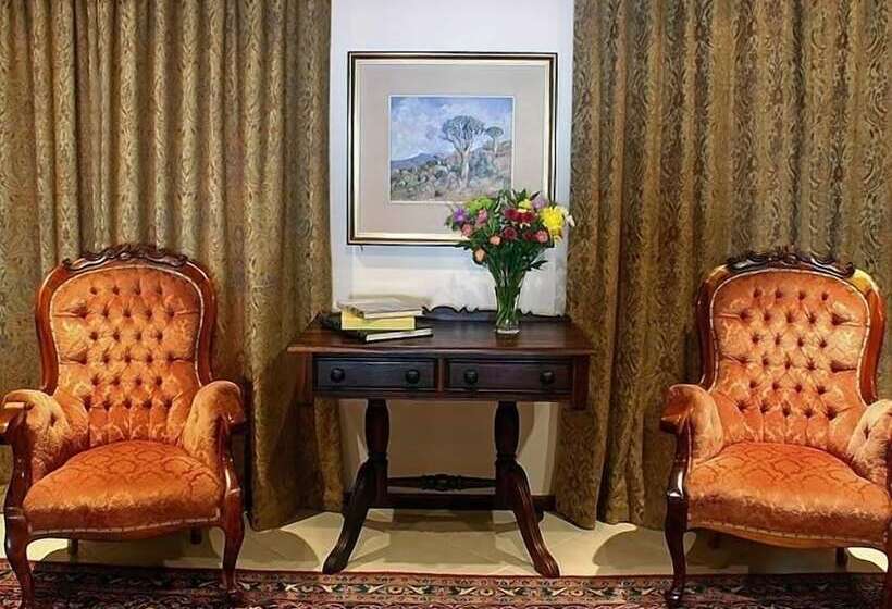 פנסיון Blaauwheim Guest House