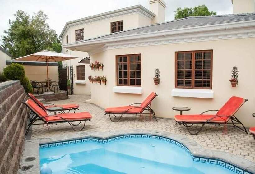 פנסיון Blaauwheim Guest House