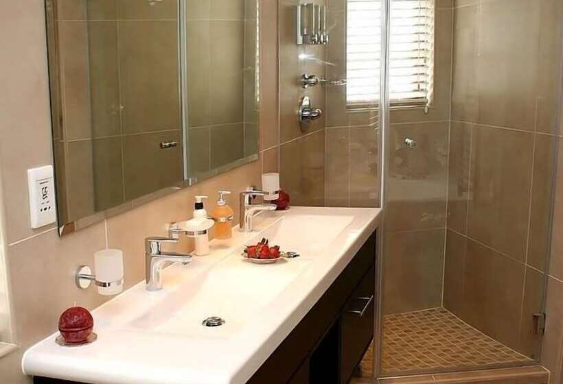 פנסיון Blaauwheim Guest House