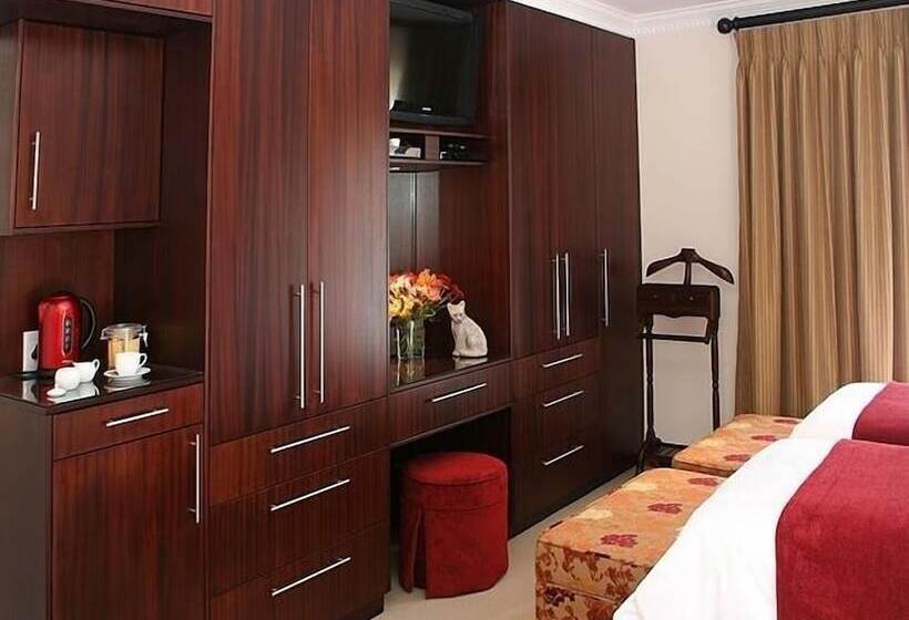 פנסיון Blaauwheim Guest House