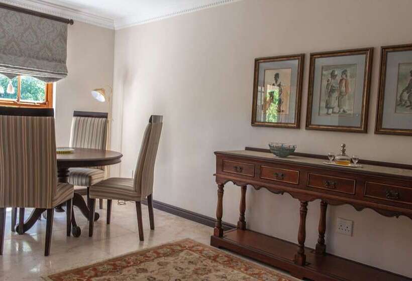 פנסיון Blaauwheim Guest House