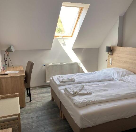 민박 Kis Szieszta Panzió