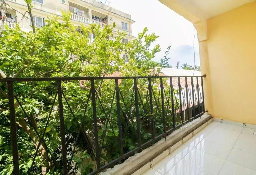 تختخواب و صبحانه Studio Airbnb Apartment, In Bamburi Mwembeni, Mombasa