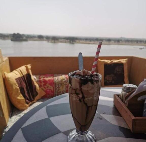 Hotel Sunshine Guest House & Safari