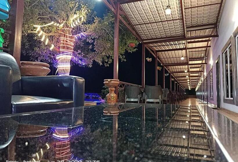 ホテル The Royal Lush