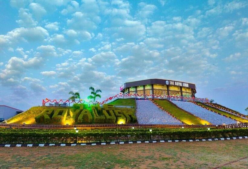 ホテル The Royal Lush