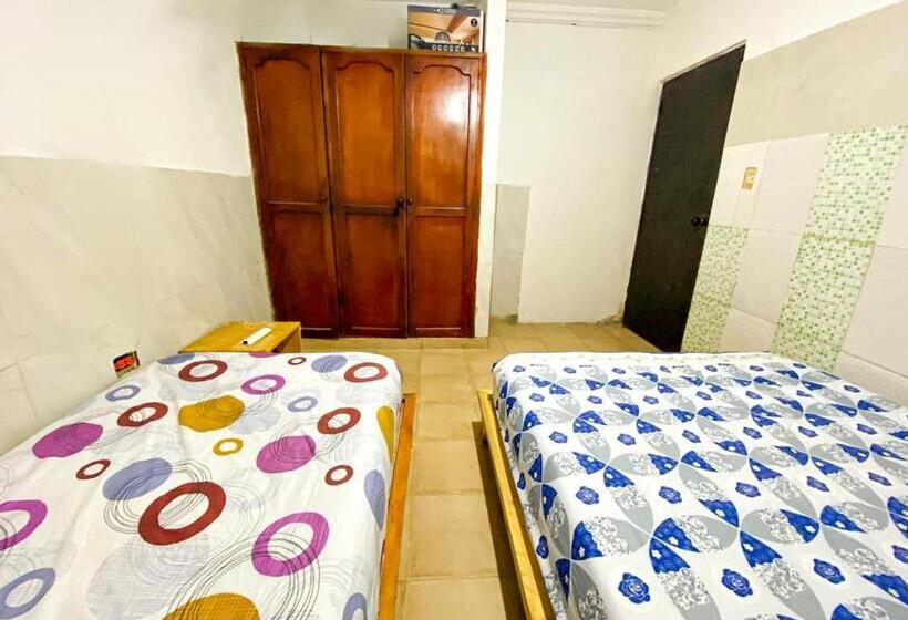 פנסיון Hostal Miami Beach