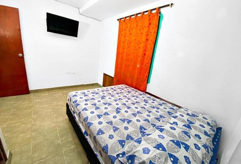 פנסיון Hostal Miami Beach