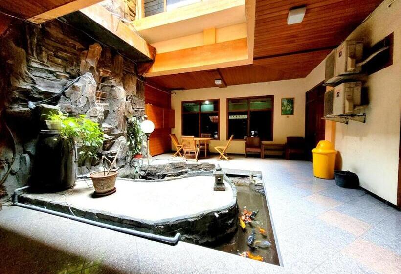 Отель Dirgahayu Ponorogo