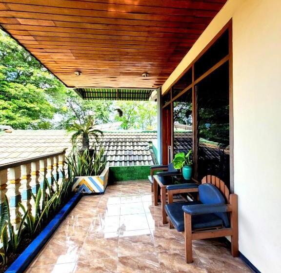 Отель Dirgahayu Ponorogo