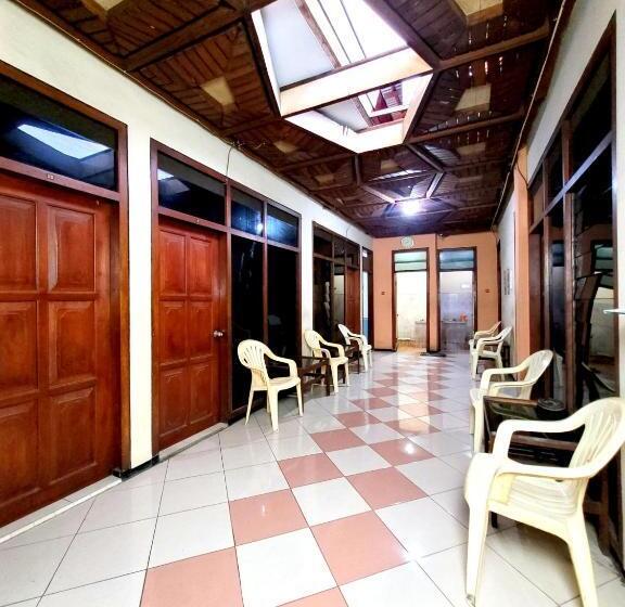 Отель Dirgahayu Ponorogo