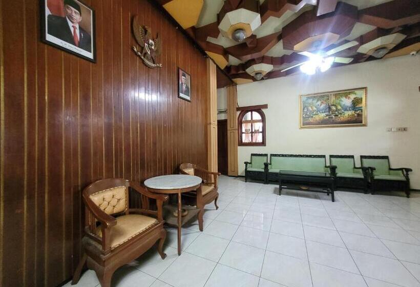 Отель Dirgahayu Ponorogo