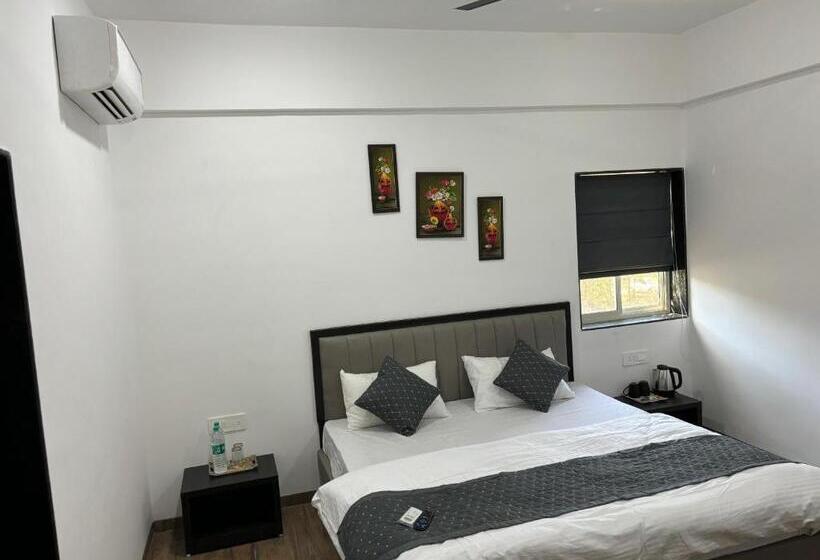 בית מלון כפרי Sunny Executive