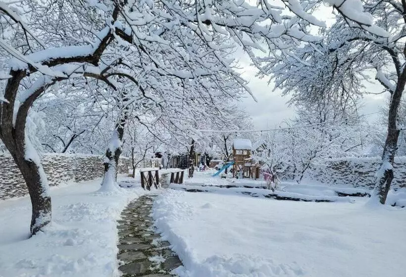 Majatalo Casuta Cu Mar De La Joyard