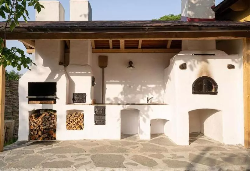 Majatalo Casuta Cu Mar De La Joyard