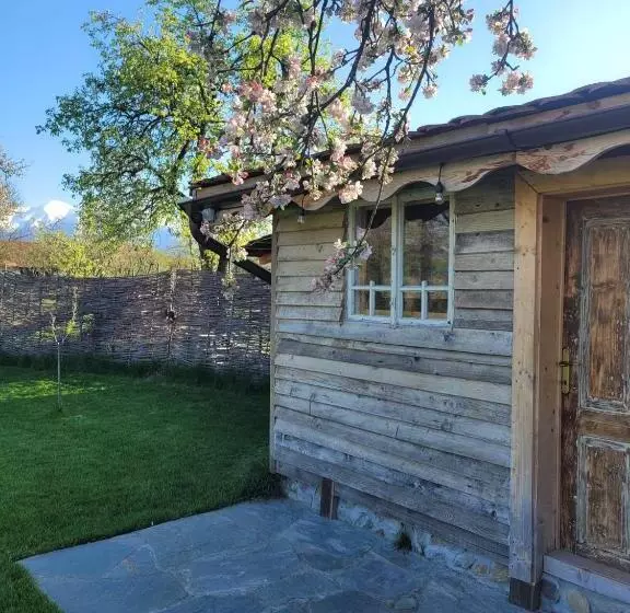 Majatalo Casuta Cu Mar De La Joyard