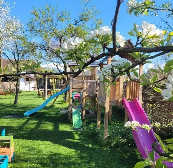 Majatalo Casuta Cu Mar De La Joyard