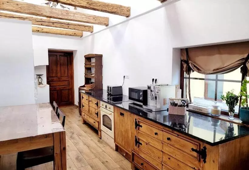 Majatalo Casuta Cu Mar De La Joyard