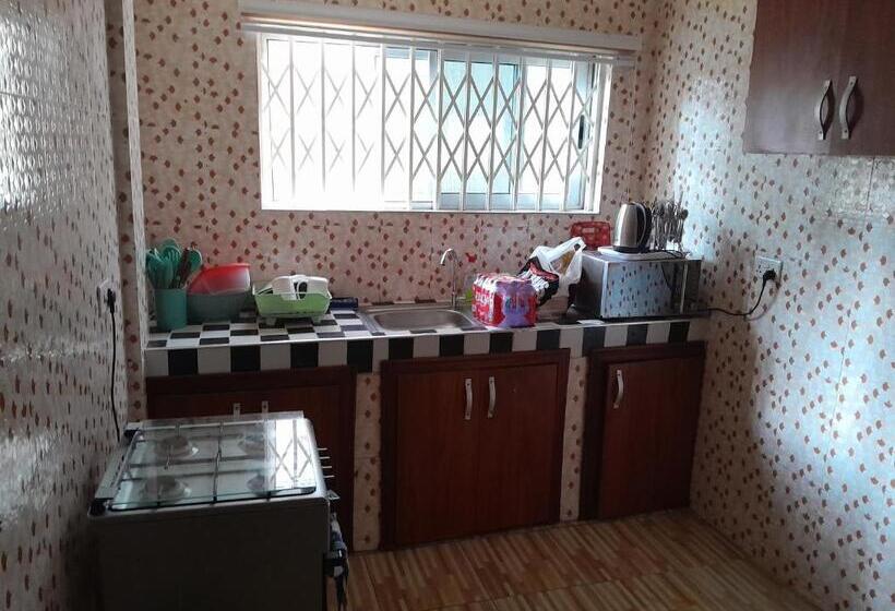 بنسيون Serene Royal Residence Guest House