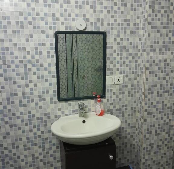 بنسيون Serene Royal Residence Guest House