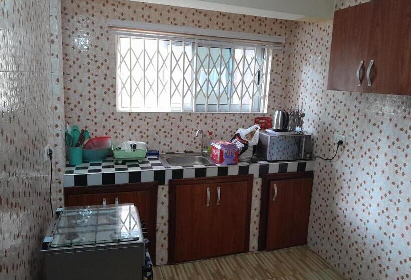 بنسيون Serene Royal Residence Guest House