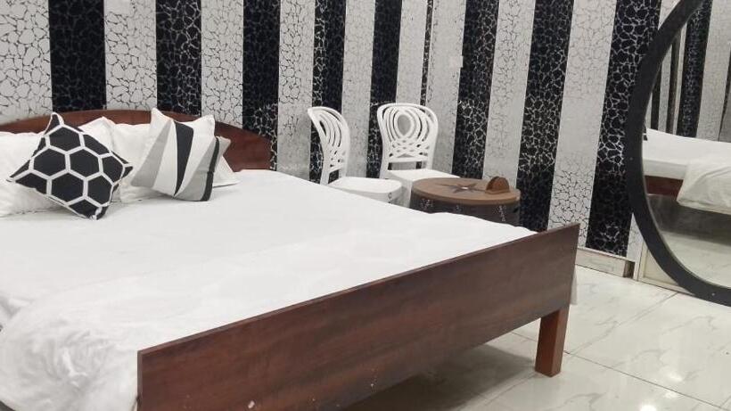 Pensió Ujjayini Home Stay