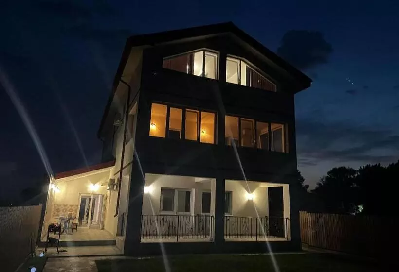 Pensiunea Casa Albă