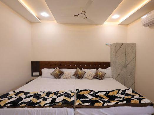 تختخواب و صبحانه Hariom Palace