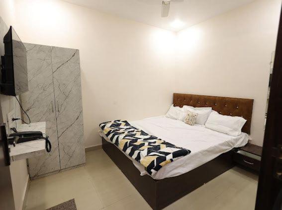 تختخواب و صبحانه Hariom Palace