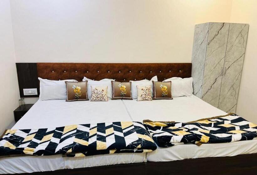 تختخواب و صبحانه Hariom Palace