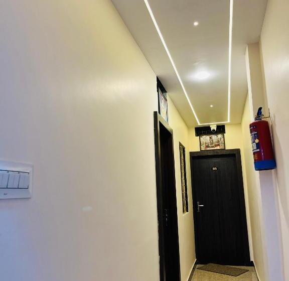 تختخواب و صبحانه Hariom Palace